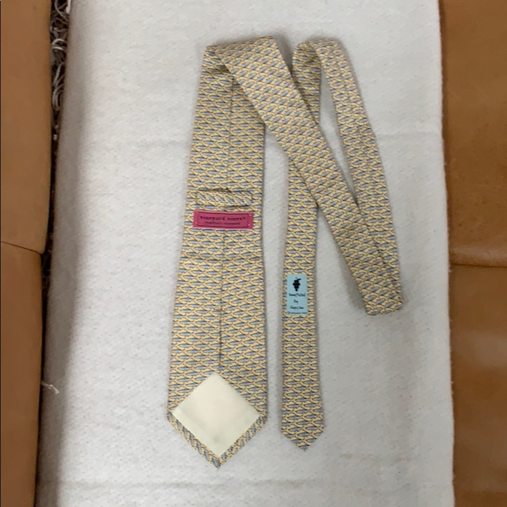 Vineyard Vines Men’s Yellow Necktie Hand Picked - Picture 1 of 5